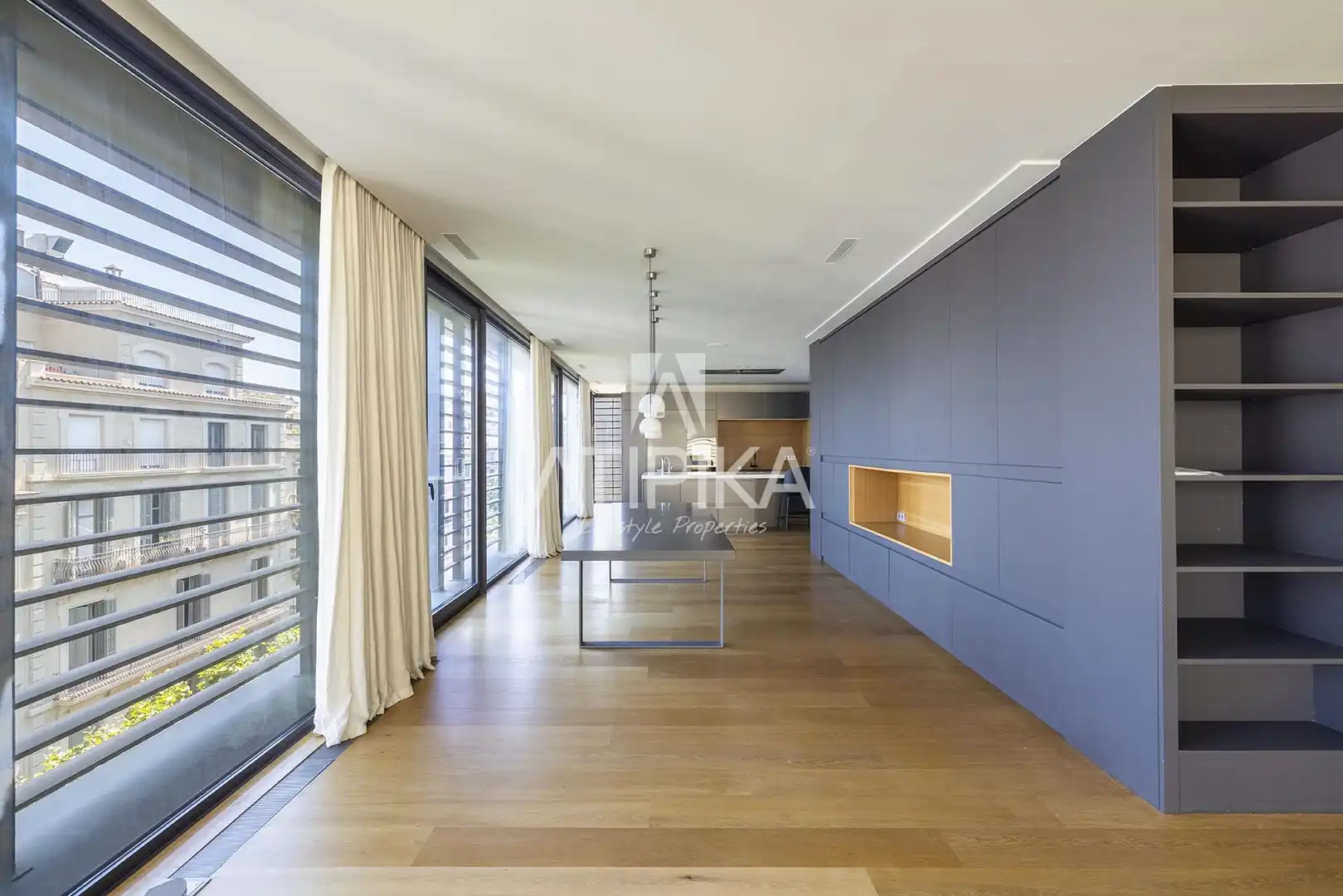 Wohnzimmer von Dachboden zur Miete in Barcelona mit Klimaanlage, Terrasse und Ofen