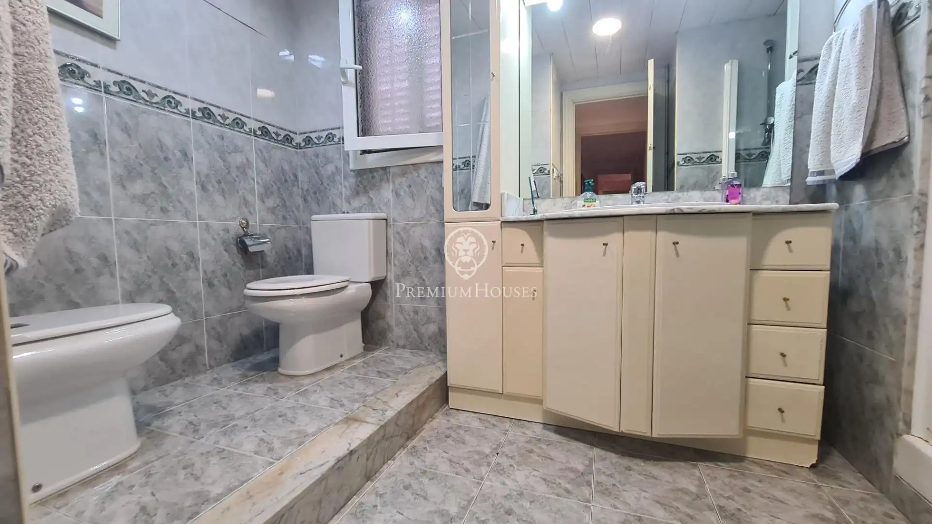 Baño de Planta baja en venta en Barcelona con Calefacción y Terraza