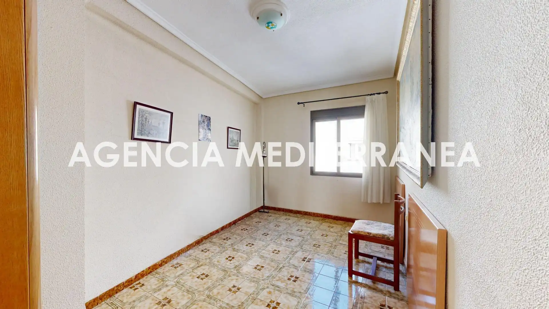 Flat for sale in Valencia  with Air Conditioner and Balcony
