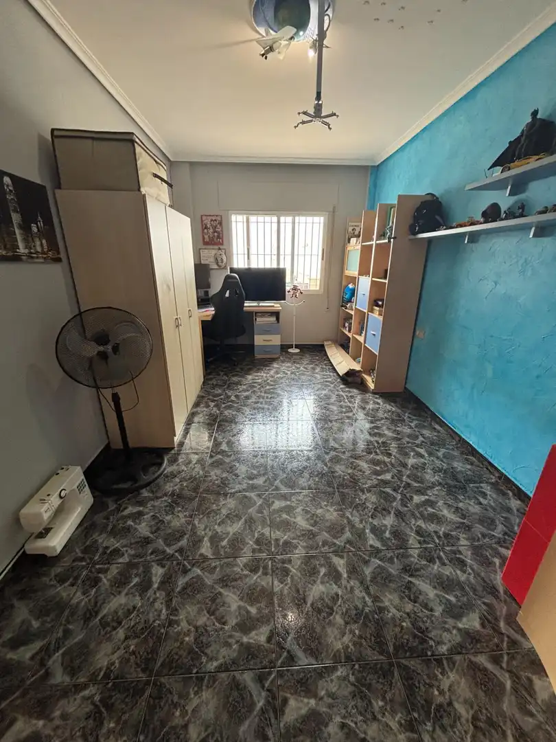 Casa adosada en venta en Calle MARIA DE ZAYAS-B SANTIAGO, 28, Miranda