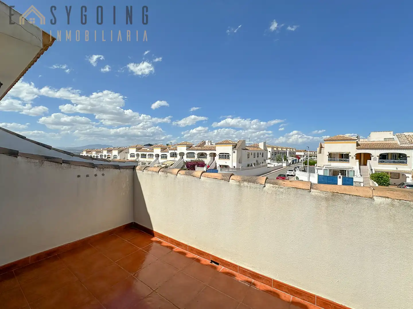 Terrasse von Einfamilien-Reihenhaus zum Verkauf in Santa Pola mit Klimaanlage, Terrasse und Gemeinschaftspool