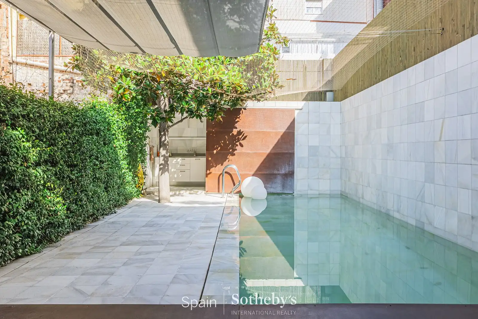 Piscina de Casa o xalet en venda en Barcelona amb Aire condicionat, Jardí privat i Terrassa