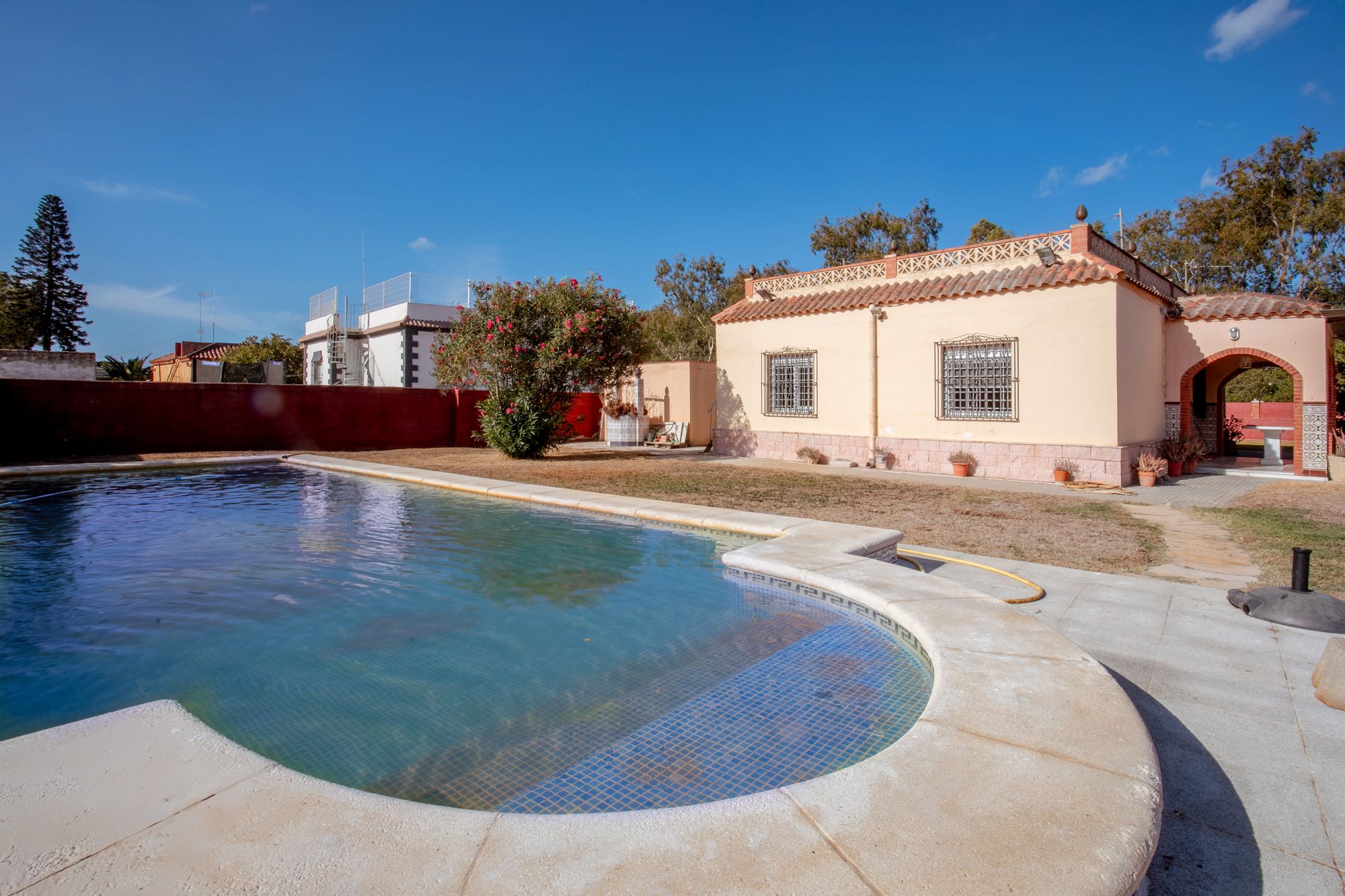 Piscina de Finca rústica en venda en Chiclana de la Frontera amb Jardí privat, Terrassa i Piscina