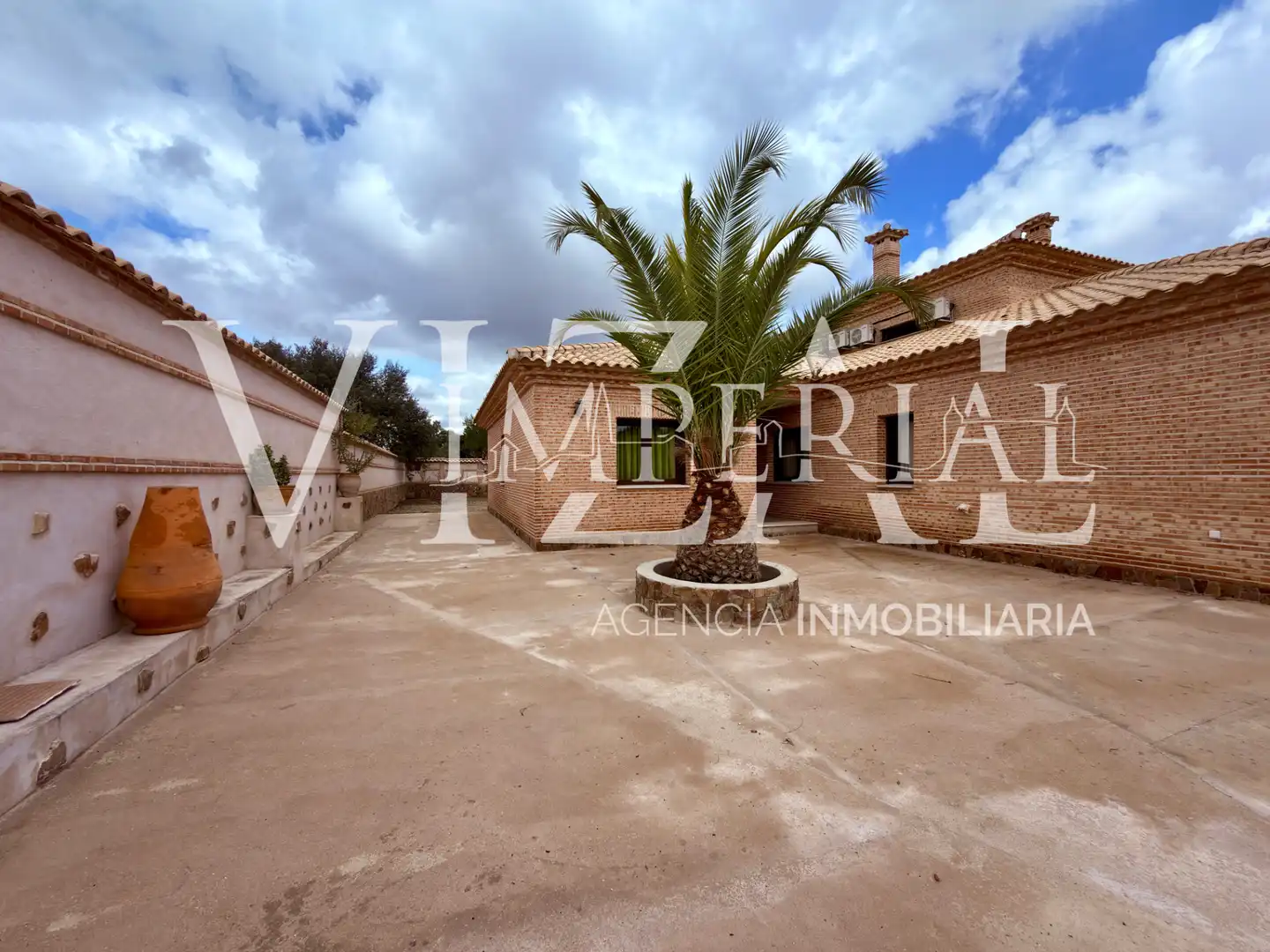Vista exterior de Casa o xalet en venda en Toledo amb Aire condicionat, Calefacció i Jardí privat