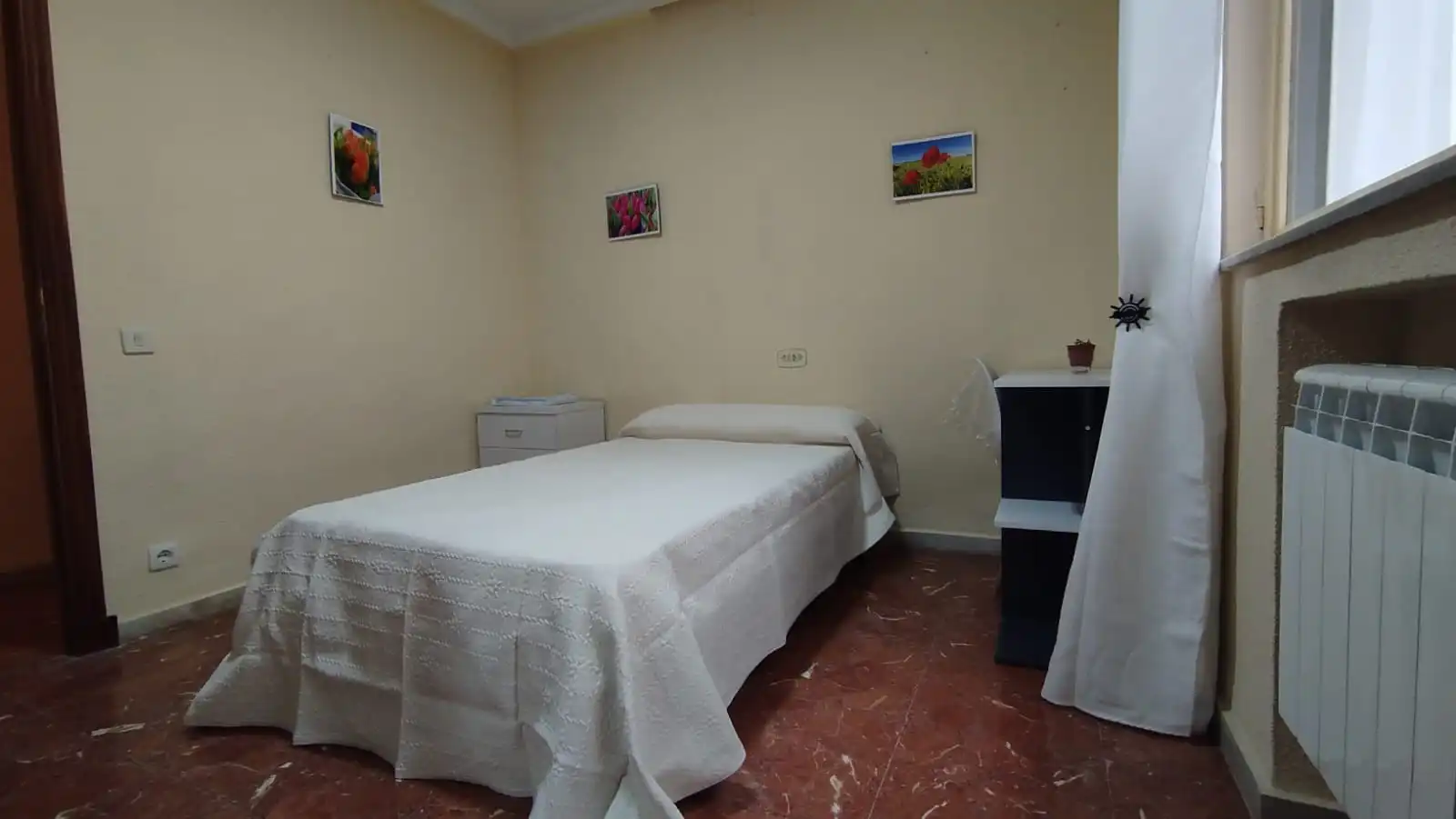 Schlafzimmer von Wohnung zur untervermieten in Salamanca mit Heizung, Parkett und Möbliert