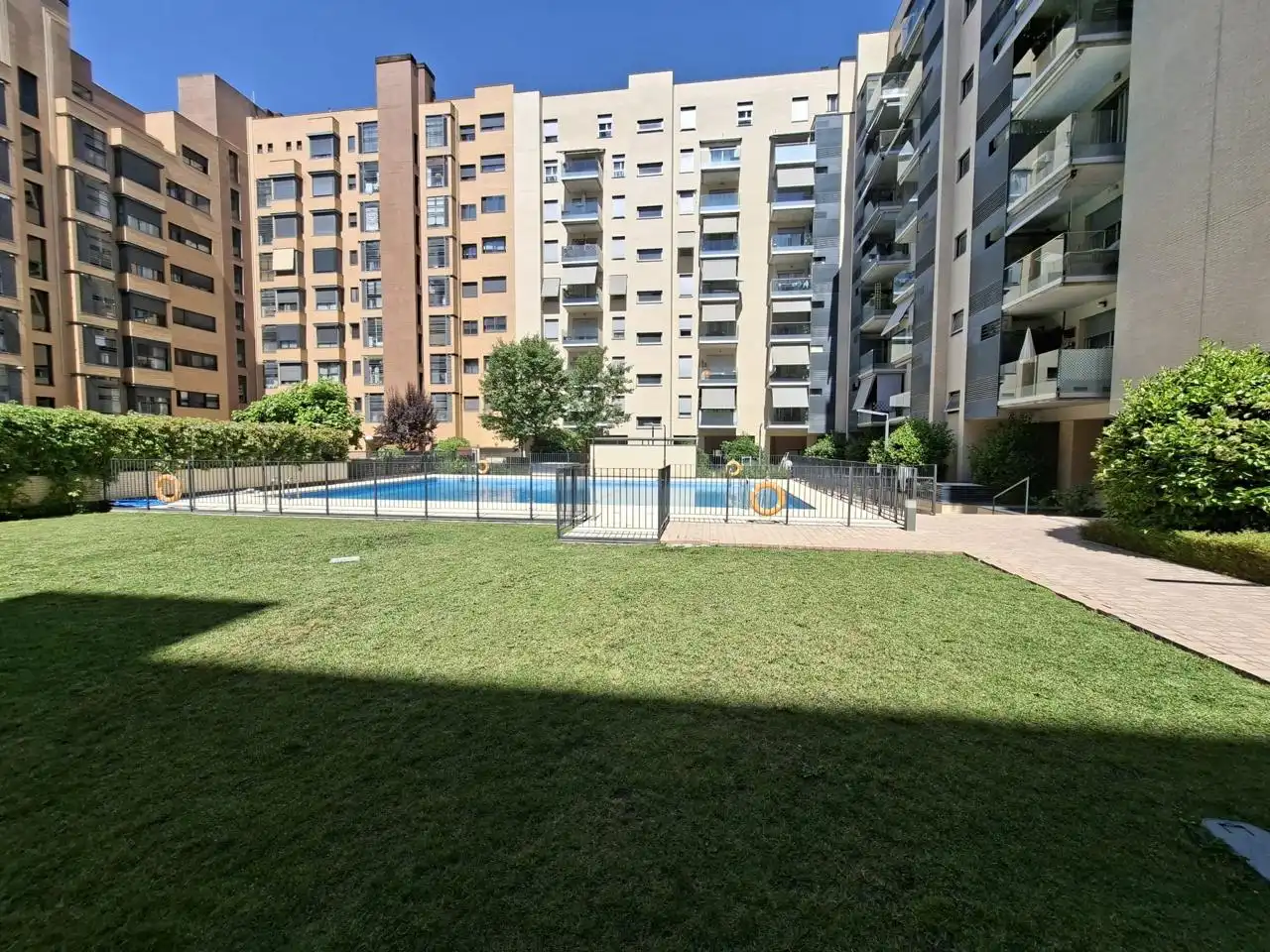 Swimming pool of Flat for sale in Madrid  with Air Conditioner, Heating and Terrace