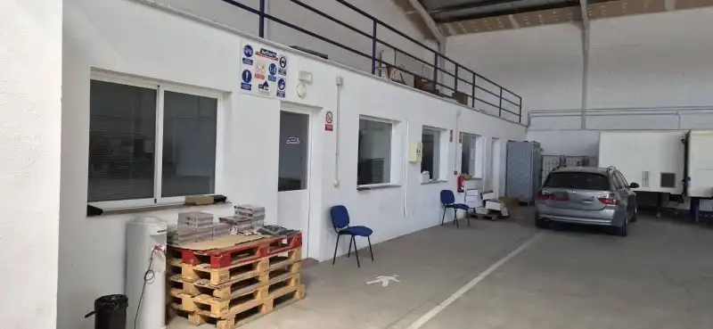 Fabrikhallen zur Miete in Plasencia