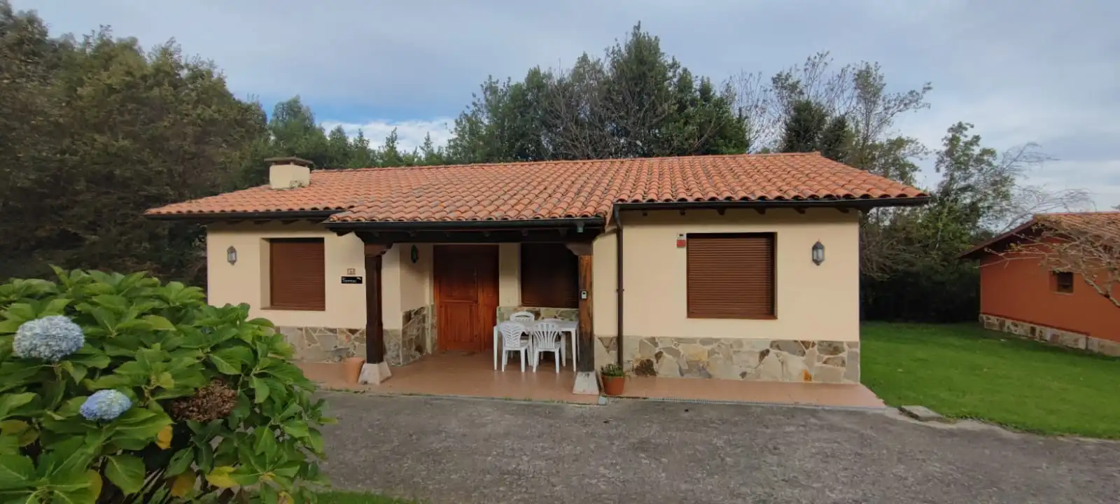 Außenansicht von Country house zum Verkauf in Llanes mit Heizung, Privatgarten und Terrasse