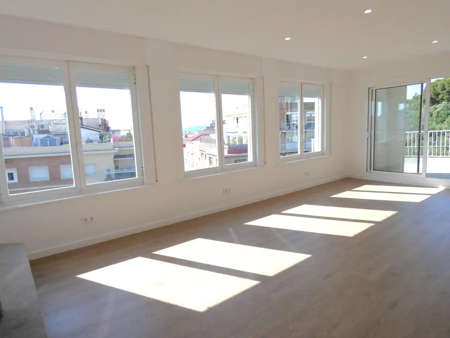 Wohnzimmer von Dachboden zur Miete in Barcelona mit Parkett