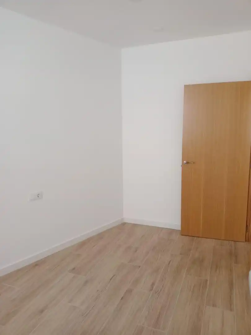 Schlafzimmer von Erdgeschoss zum Verkauf in Badalona mit Klimaanlage und Heizung