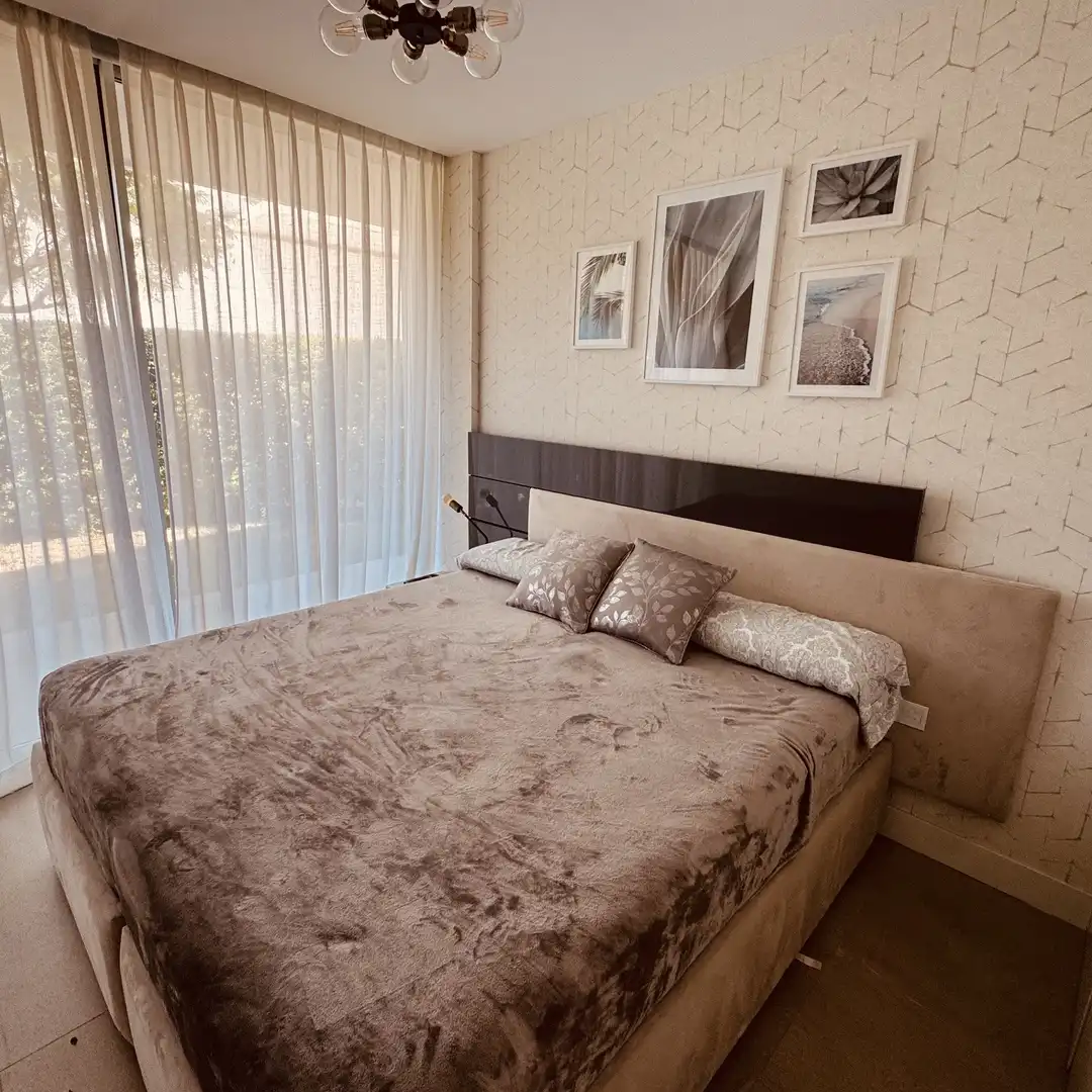 Habitación de Planta baja en venta en Estepona con Aire acondicionado, Terraza y Piscina