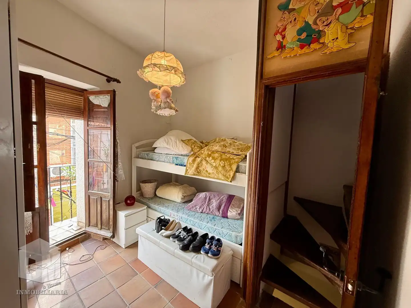 Dormitori de Finca rústica en venda en Villa del Prado amb Calefacció, Jardí privat i Traster