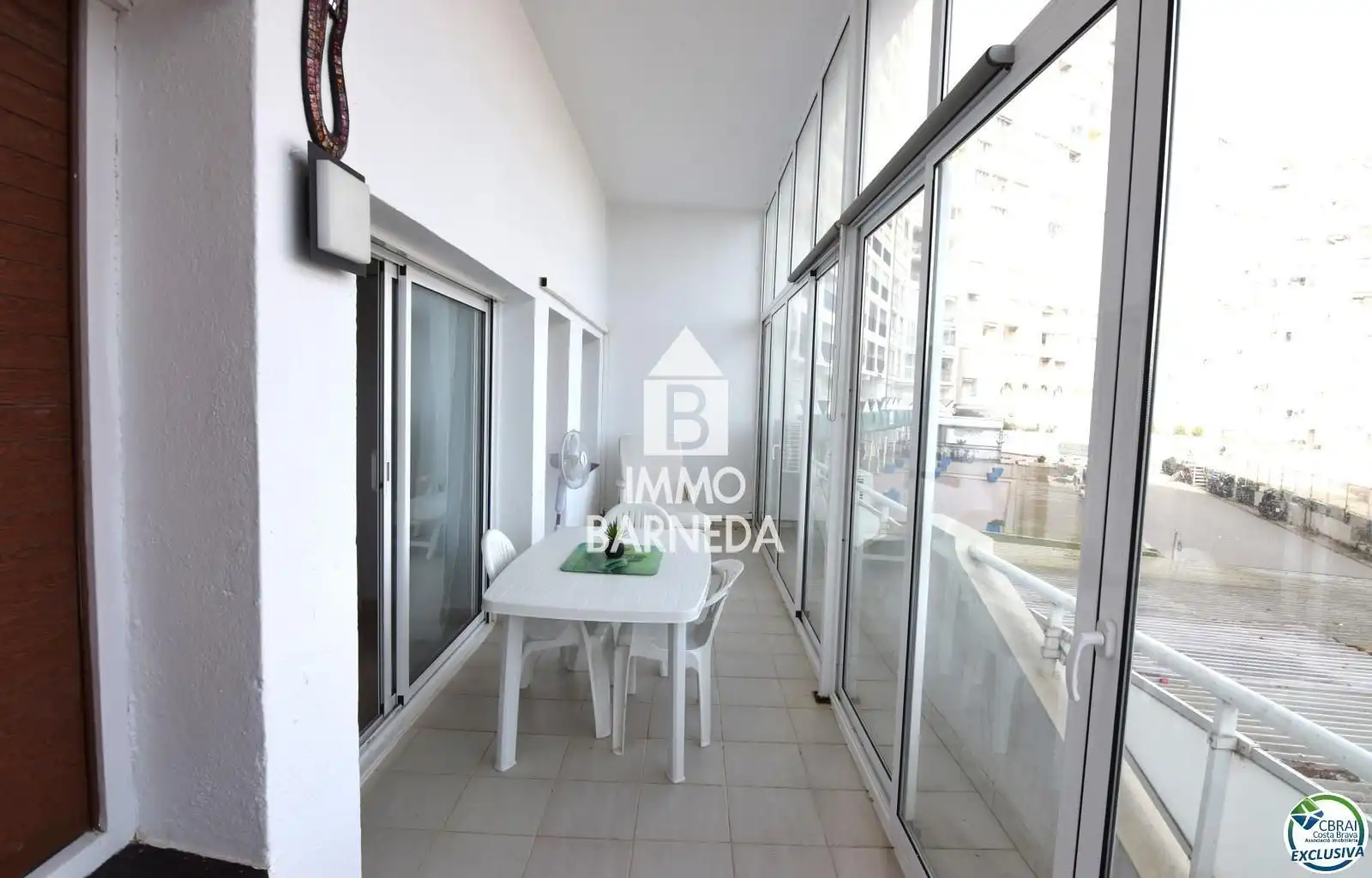 Vista exterior de Pis en venda en Empuriabrava amb Aire condicionat, Calefacció i Terrassa