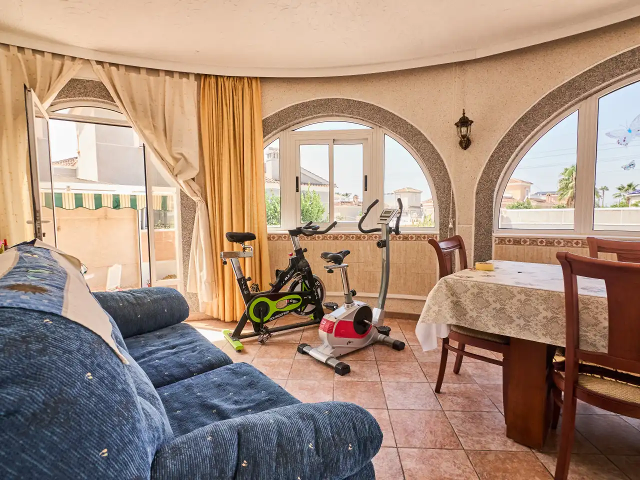 Sala d'estar de Casa o xalet en venda en Torrevieja amb Aire condicionat, Calefacció i Jardí privat