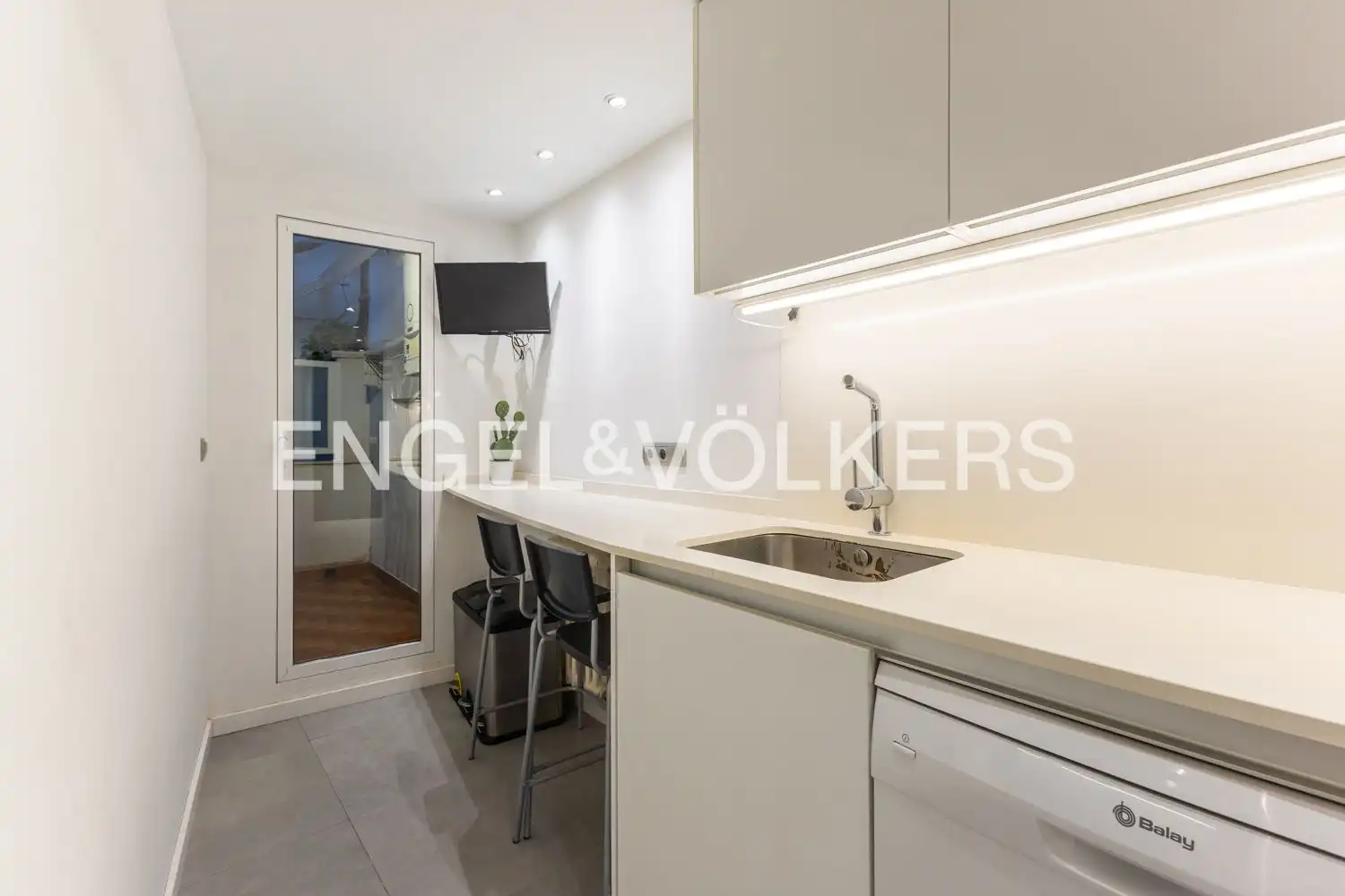 Kitchen of Flat for rent in Valencia  with Air Conditioner, Heating and Parquet flooring