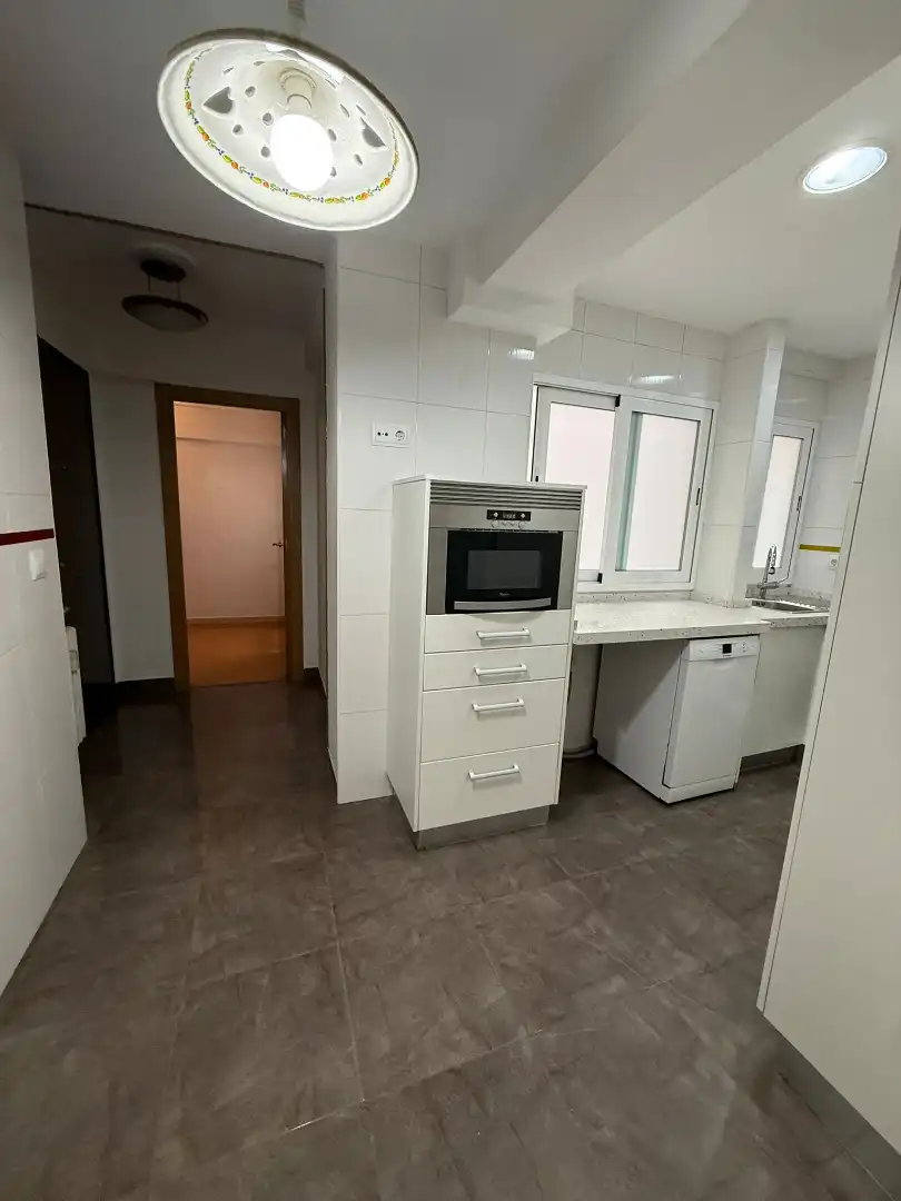 Cocina de Piso en venta en Oviedo  con Calefacción