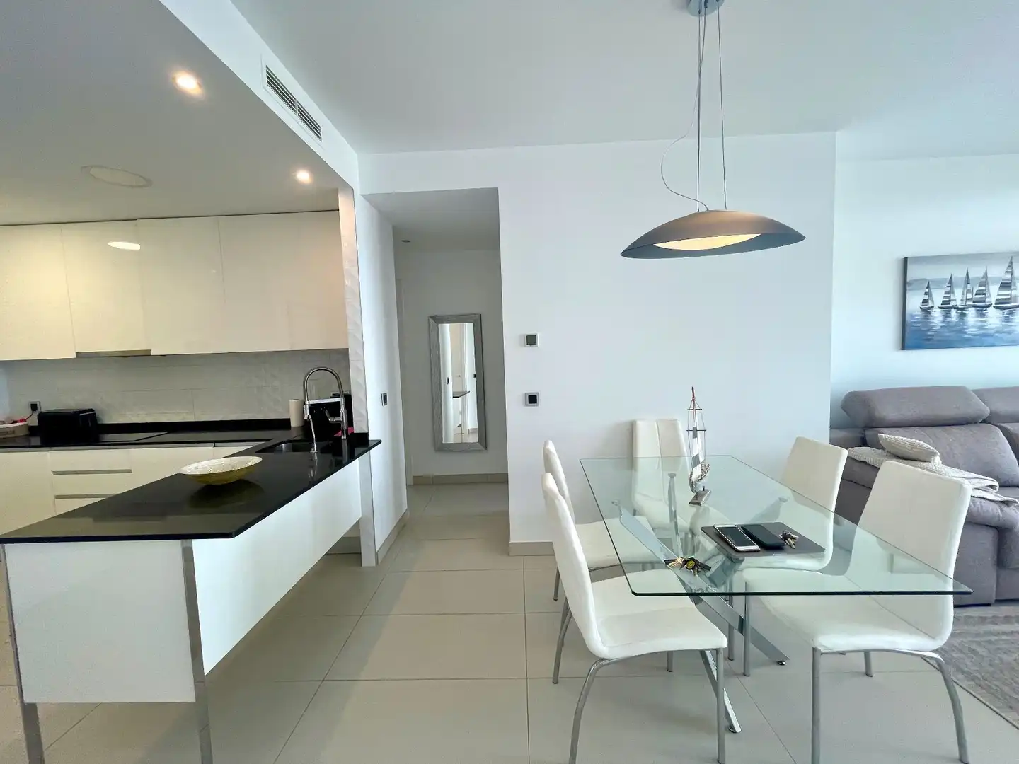 Cocina de Apartamento de alquiler en Benidorm con Aire acondicionado, Trastero y Piscina comunitaria