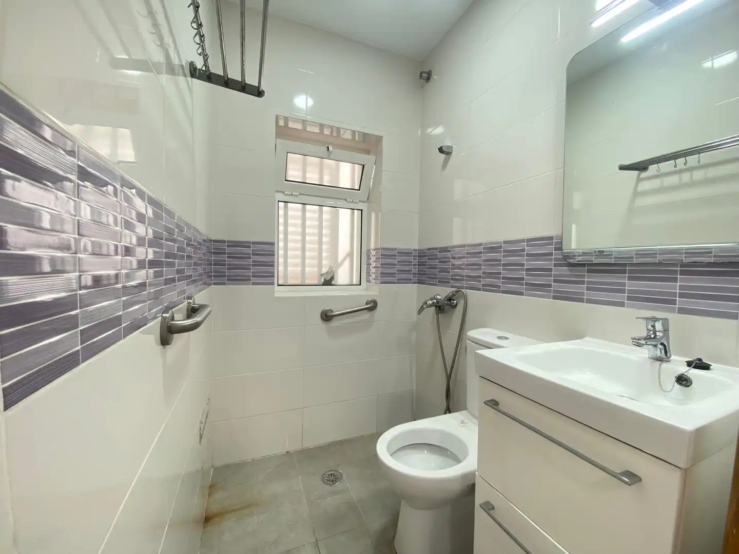 Baño de Piso en venta en Las Palmas de Gran Canaria con Horno y Microondas
