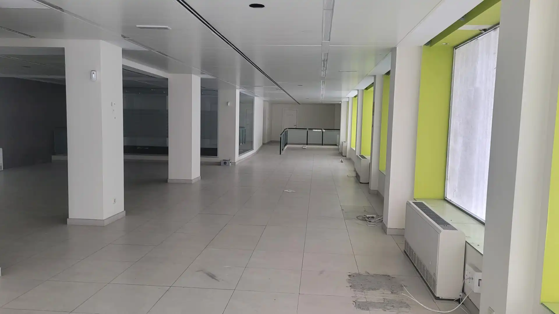 Local comercial de lloguer a Plaza Cristóbal Colón 1, imagen 3
