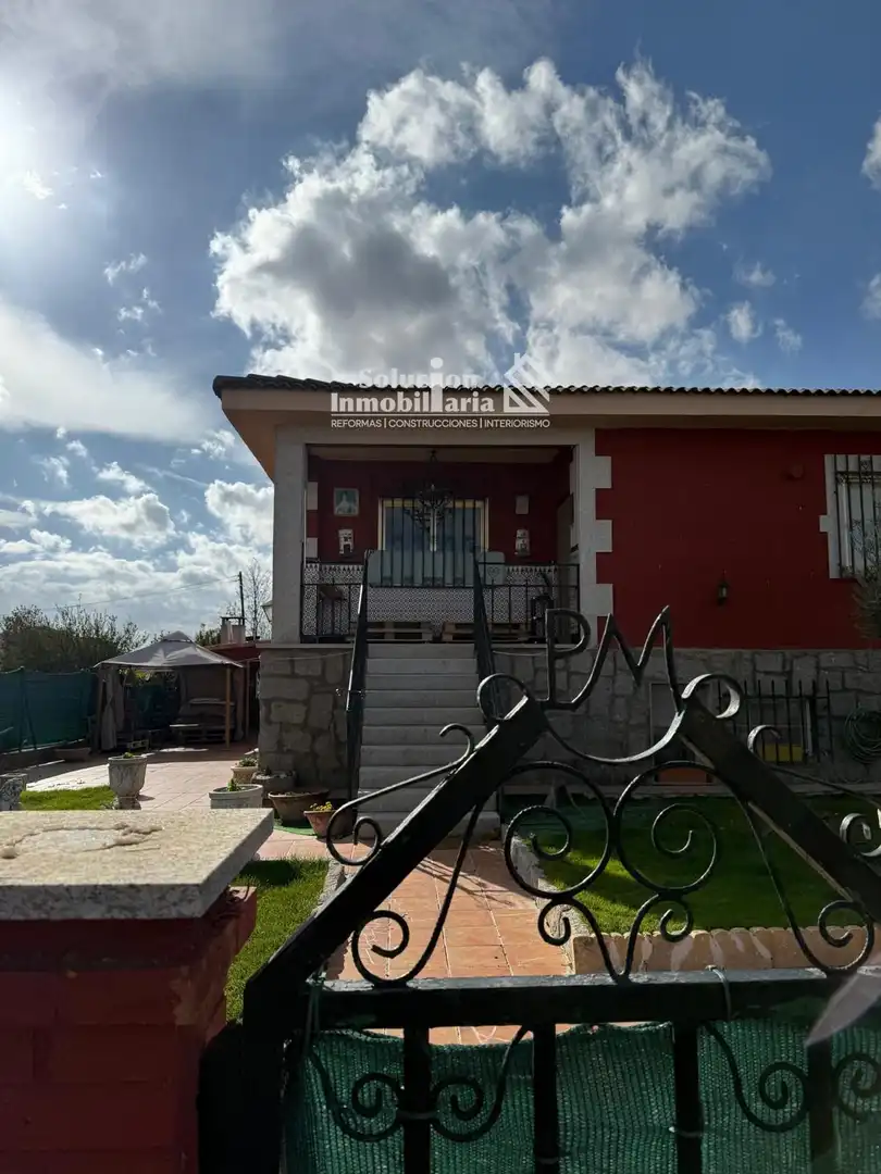 Vista exterior de Casa o chalet en venta en Parada de Arriba con Calefacción, Trastero y Amueblado