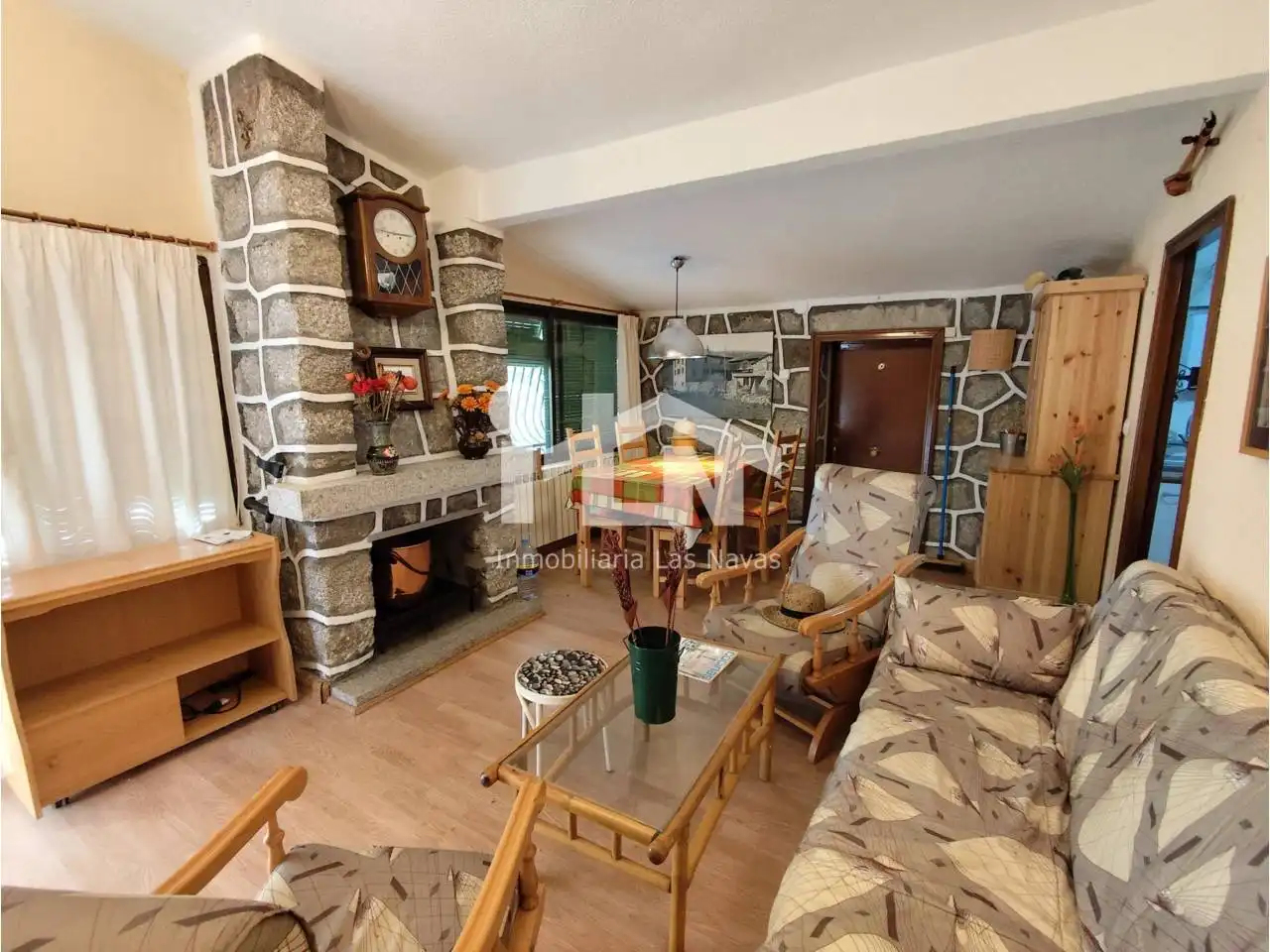 Sala de estar de Casa o chalet en venta en Navalperal de Pinares con Calefacción, Jardín privado y Terraza