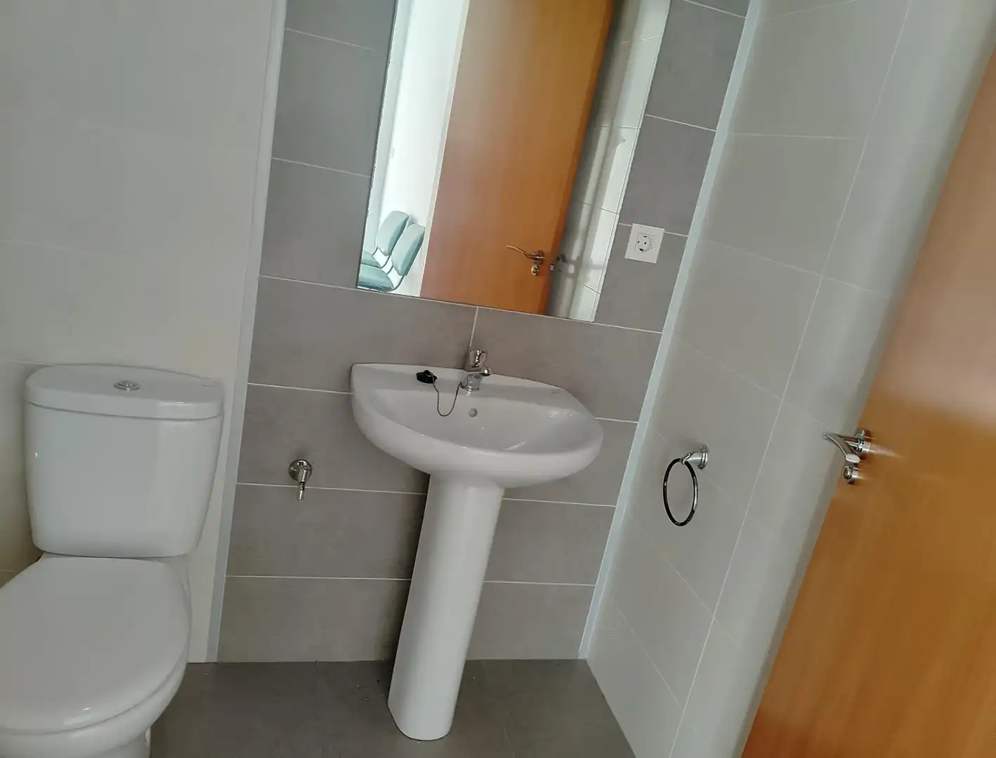 Baño de Local de alquiler en Armilla con Aire acondicionado