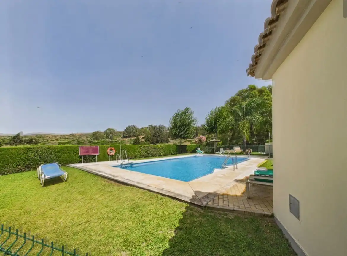 Pis amb piscina en venda a Manilva Pueblo