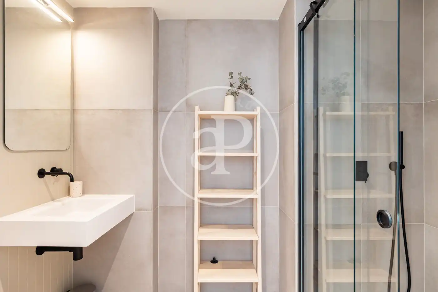Badezimmer von Wohnung zum Verkauf in Barcelona mit Klimaanlage, Heizung und Terrasse
