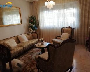 Sala d'estar de Casa o xalet en venda en Villanueva de Gumiel amb Balcó