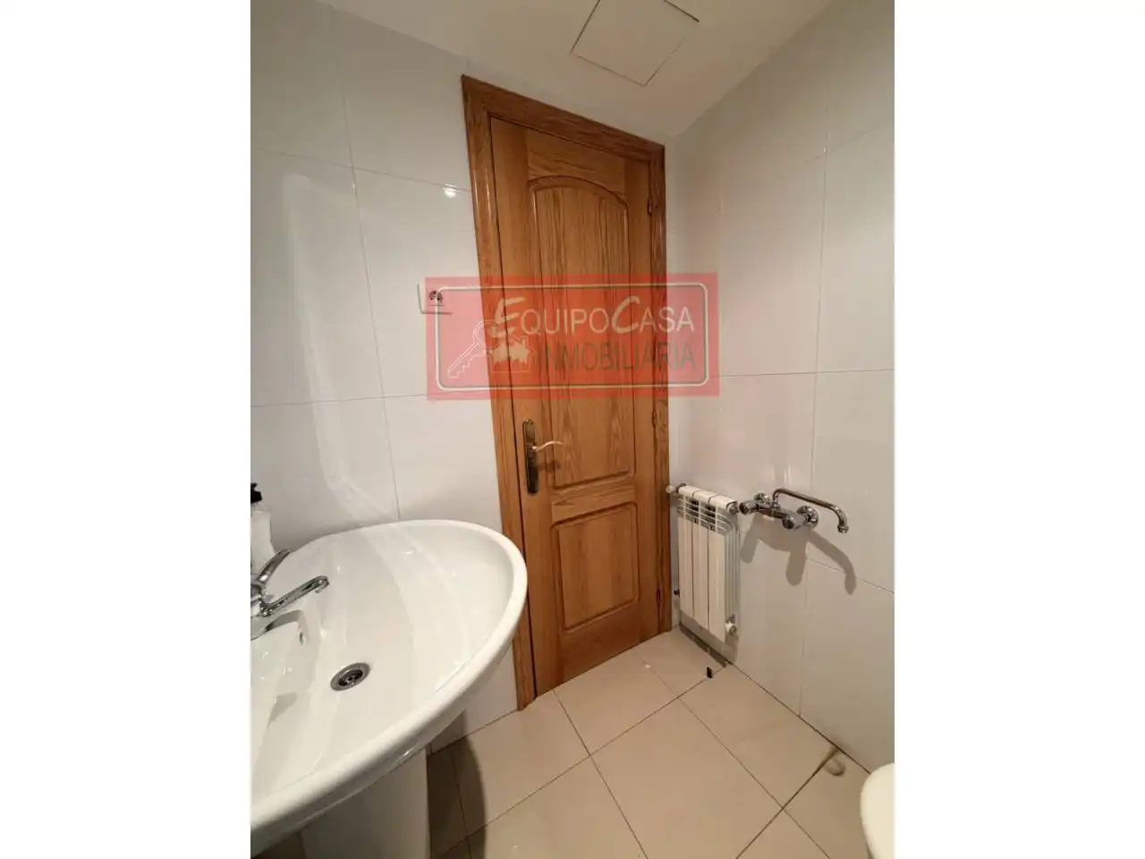 Baño de Oficina de alquiler en Lugo con Calefacción y Alarma