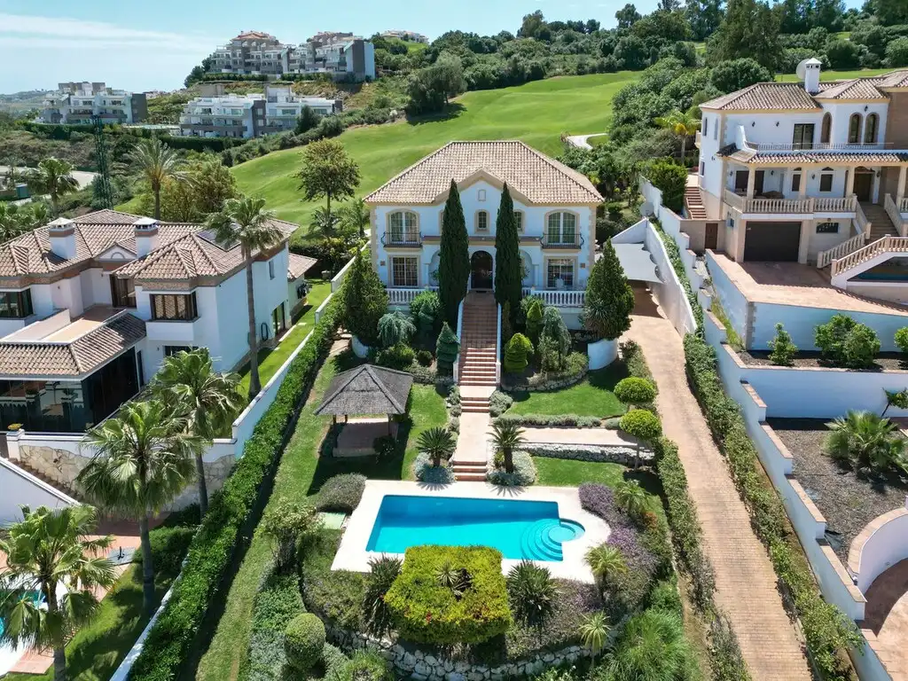 Detached house with pool for sale in La Cala Golf - Lagar Martell