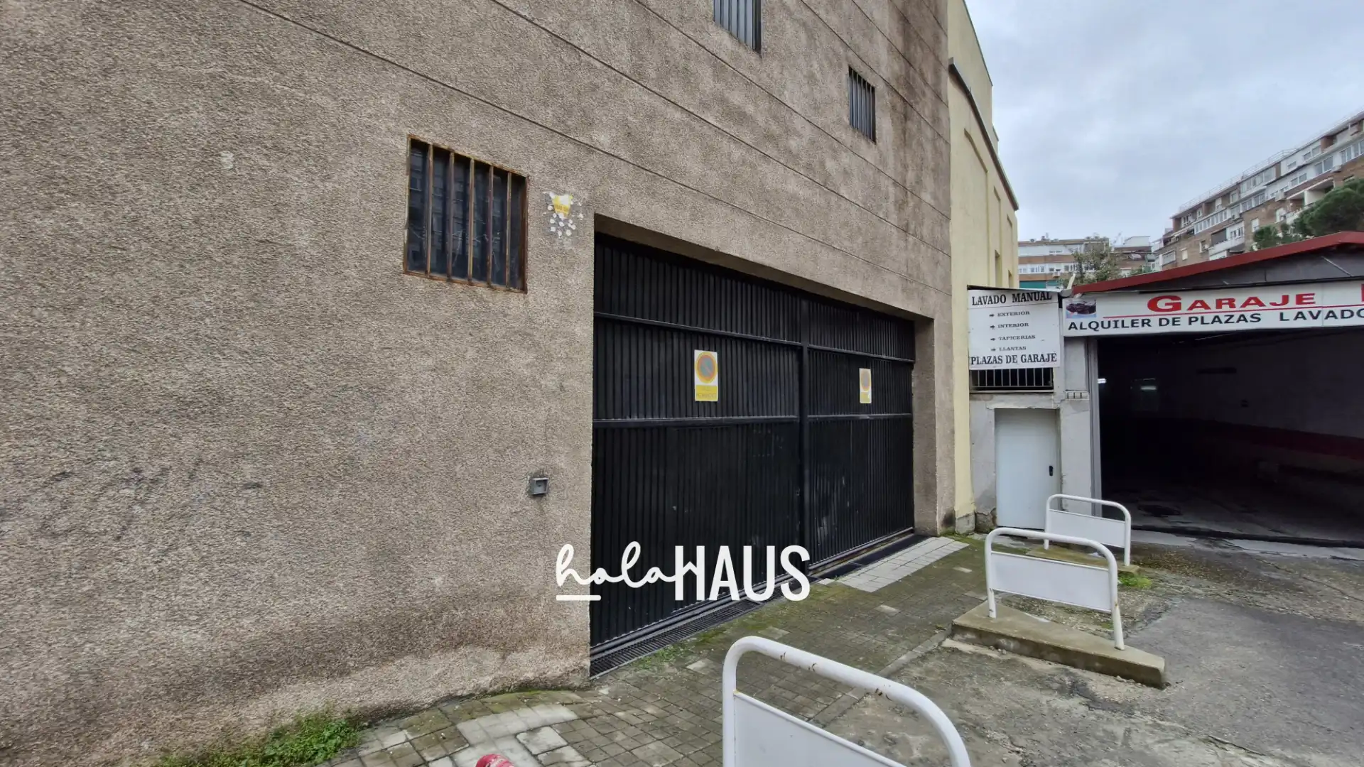 Außenansicht von Fabrikhallen zum Verkauf in Madrid
