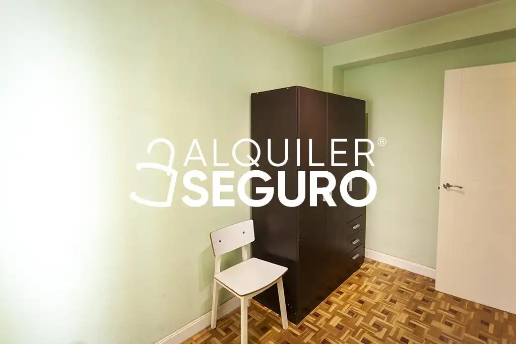 Habitación de Piso de alquiler en Madrid con Calefacción, Terraza y Amueblado