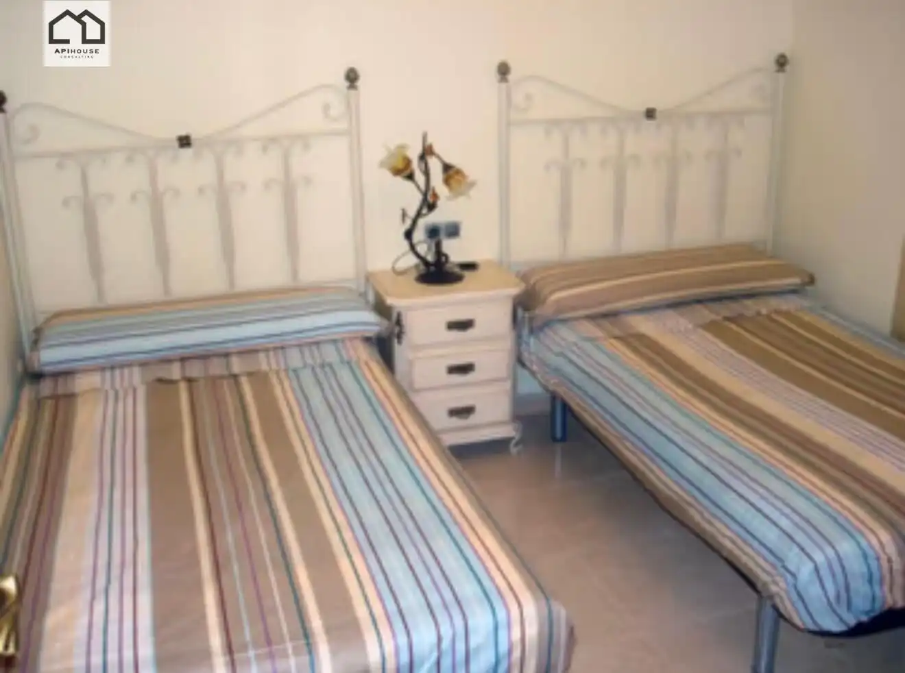 Habitación de Edificio en venta en Huesa