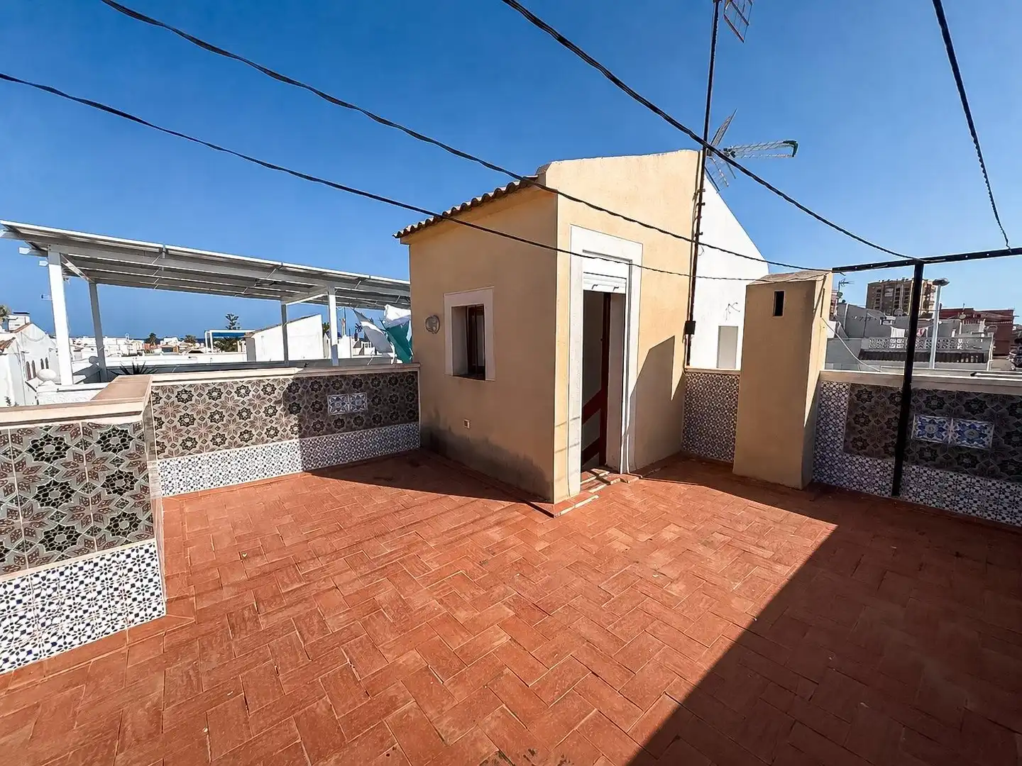 Casa aparellada amb terrassa en venda a Calle GABRIELA MISTRA, imagen 23
