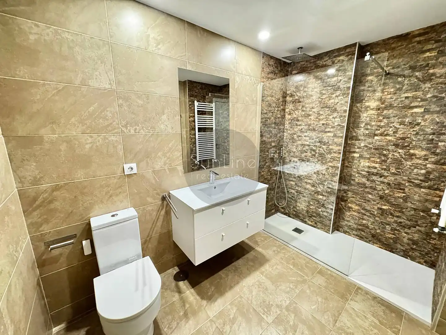 Badezimmer von Wohnung zur Miete in Valencia mit Klimaanlage, Abstellraum und Haustiere erlaubt