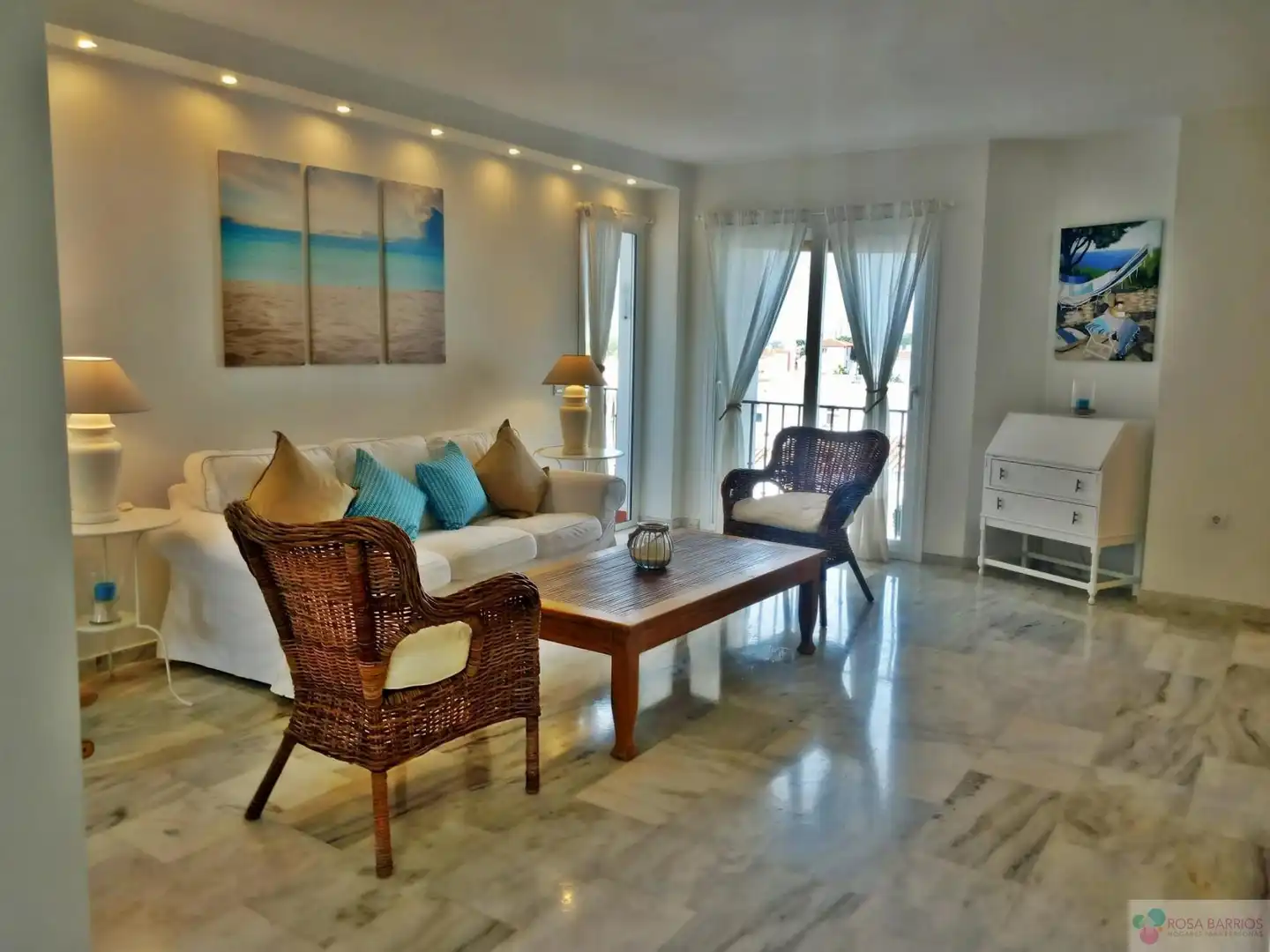 Sala d'estar de Àtic en venda en Estepona amb Terrassa i Piscina comunitària
