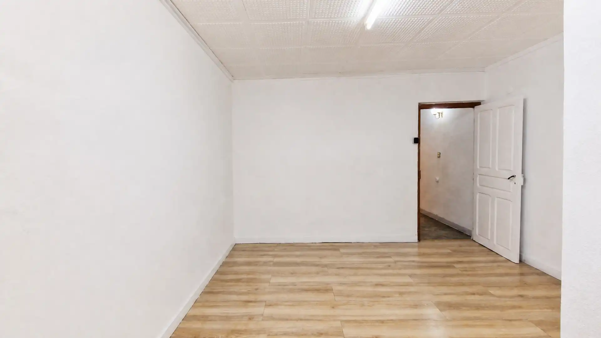 Casa adosada en venda en Alloza amb Calefacció, Parquet i Moblat
