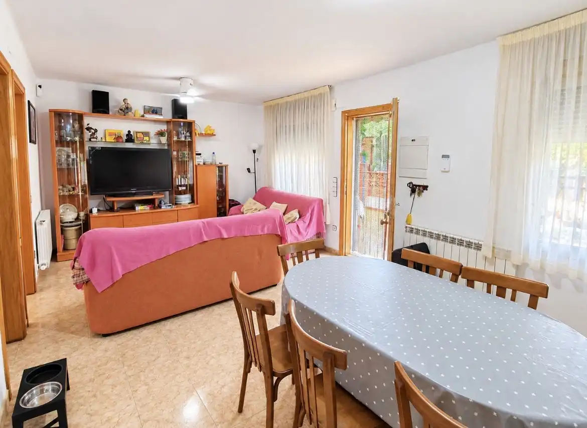 Sala d'estar de Casa o xalet en venda en Esparreguera amb Calefacció, Terrassa i Traster