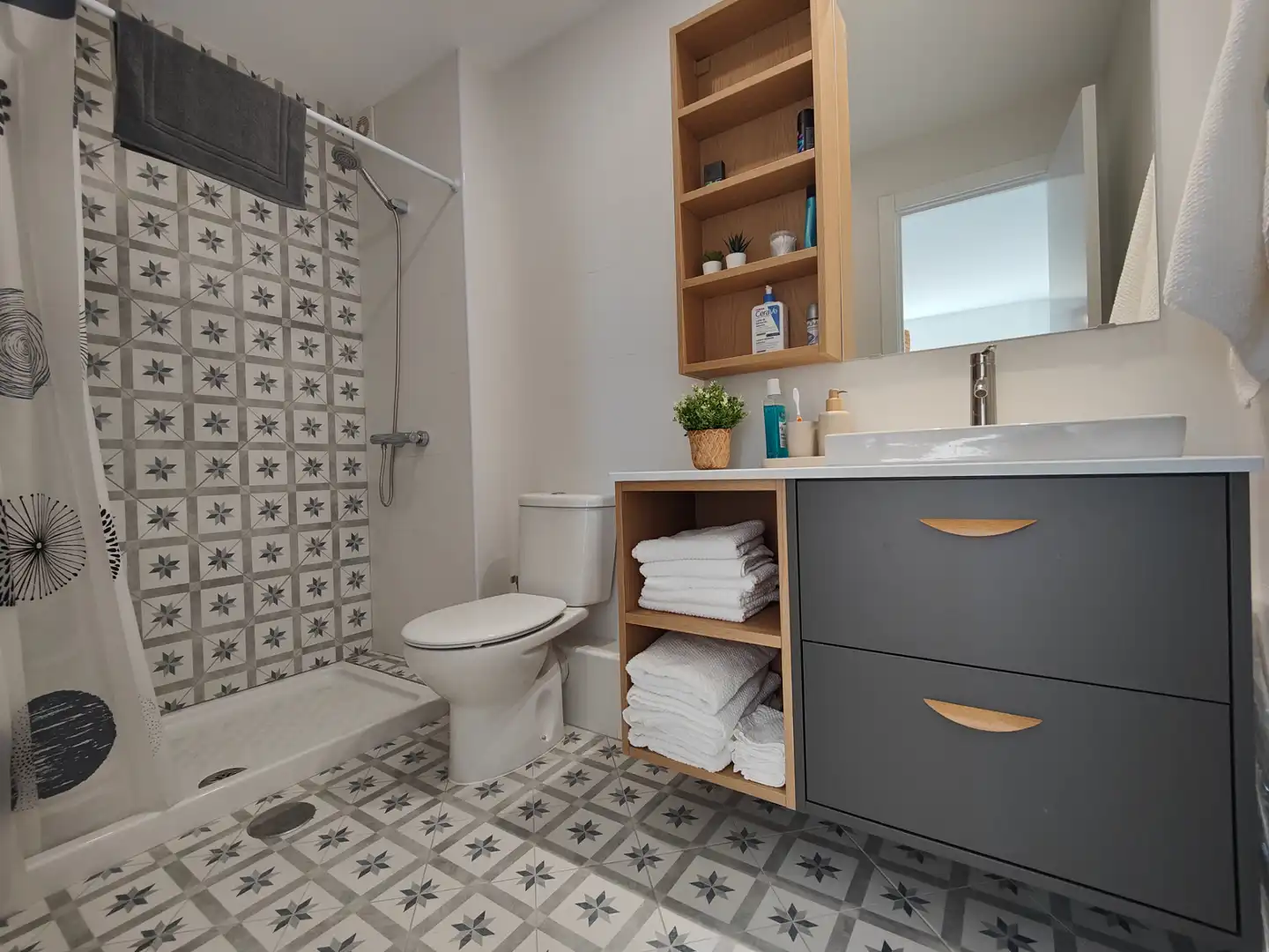 Bathroom of Flat for sale in Rianxo  with Parquet flooring, Furnished and Oven