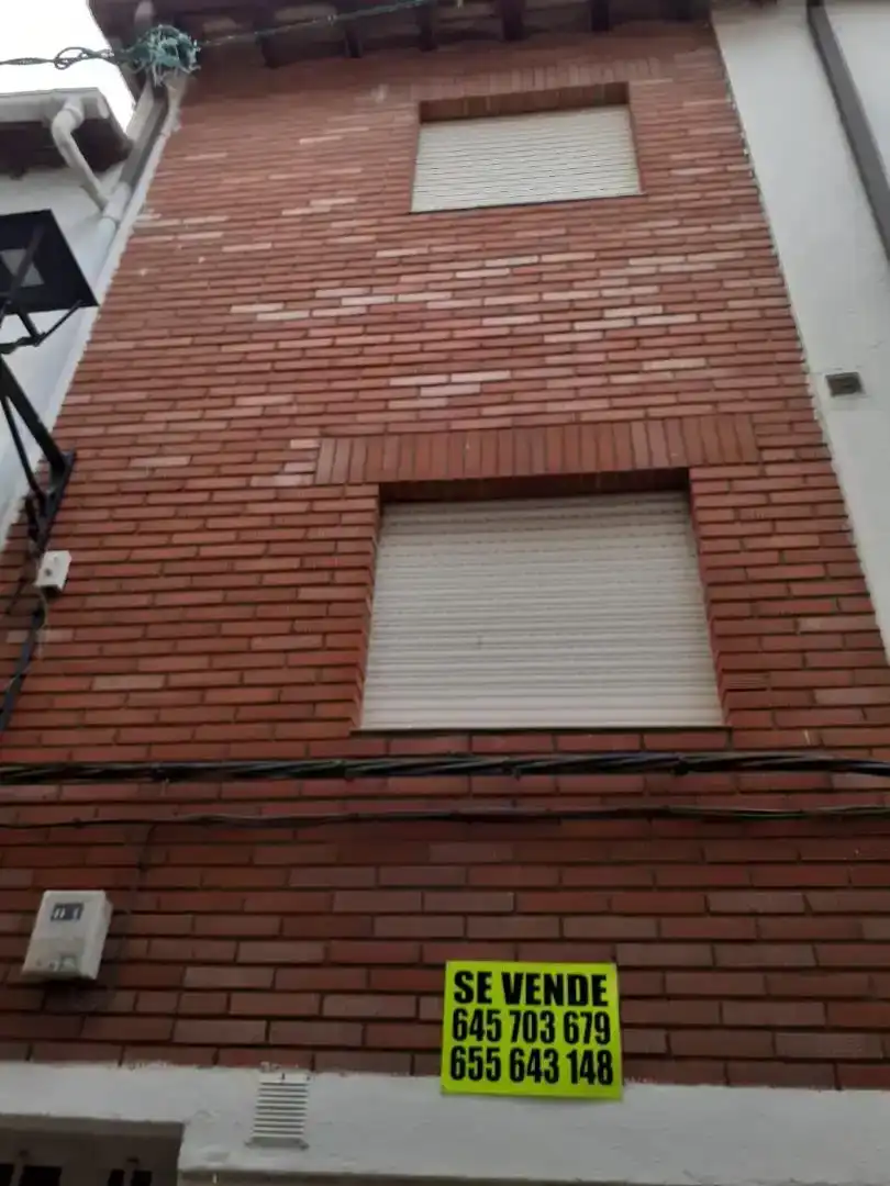 Vista exterior de Casa adosada en venda en San Martín de Trevejo amb Balcó