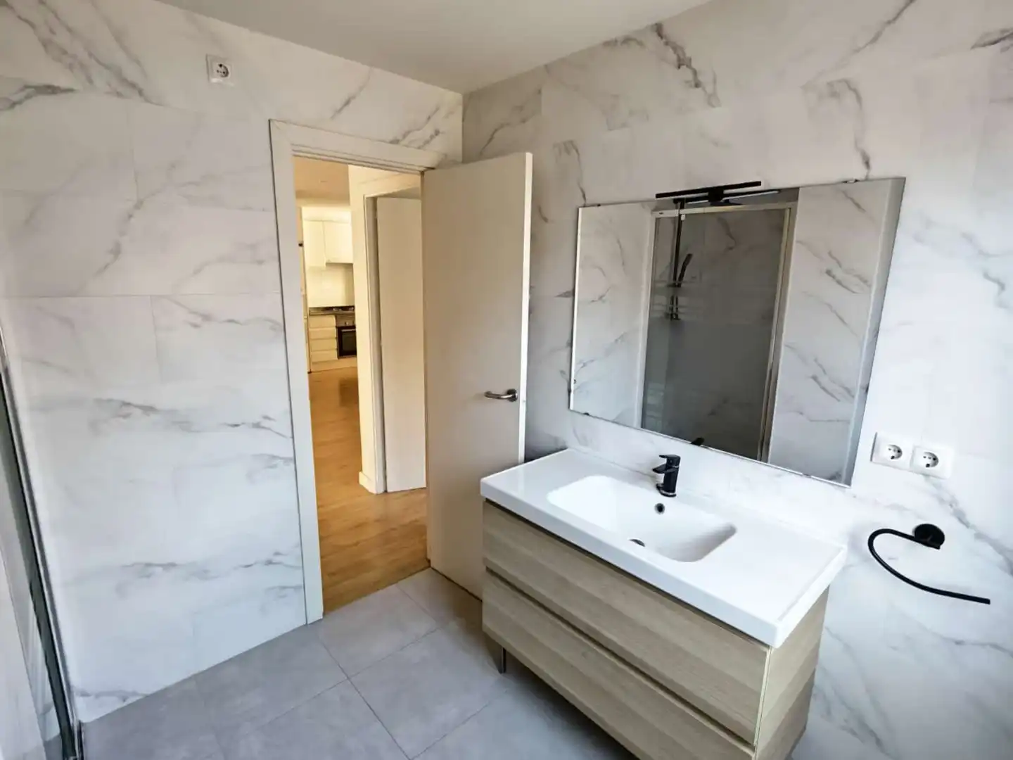 Badezimmer von Wohnung zur Miete in Murcia mit Klimaanlage, Heizung und Waschmaschine
