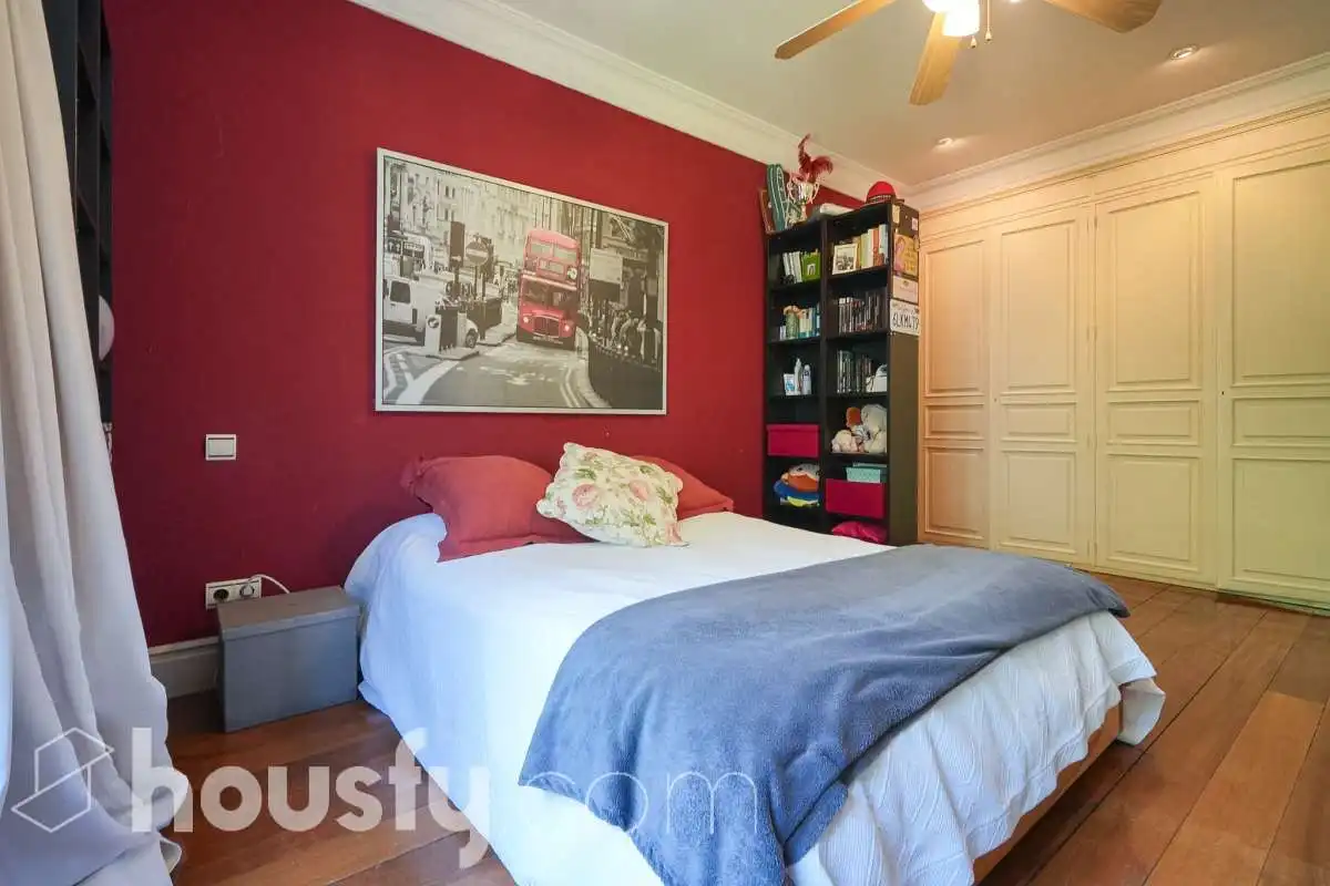 Bedroom of Houses for sale in Pozuelo de Alarcón  with Air Conditioner, Heating and Private garden