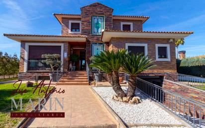 Exterior view of House or chalet for sale in Badajoz Capital  with Air Conditioner, Heating and Private garden