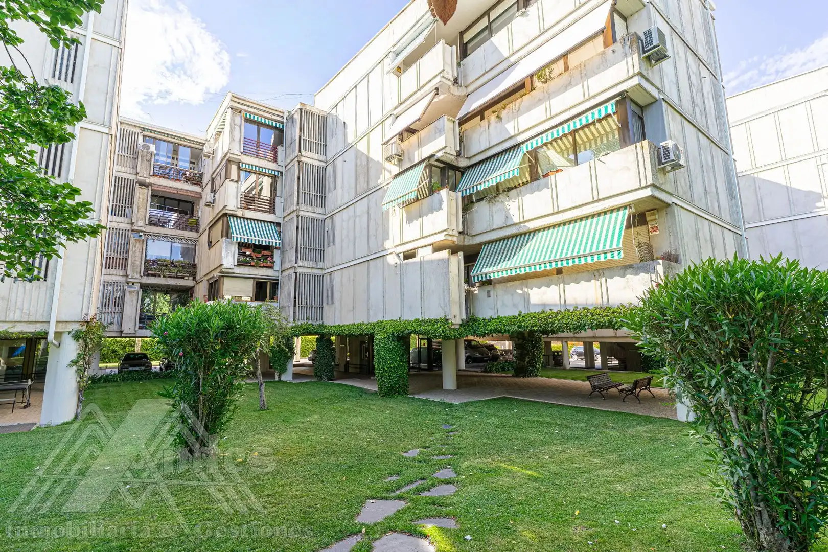 Vista exterior de Piso en venta en Majadahonda con Aire acondicionado, Calefacción y Trastero