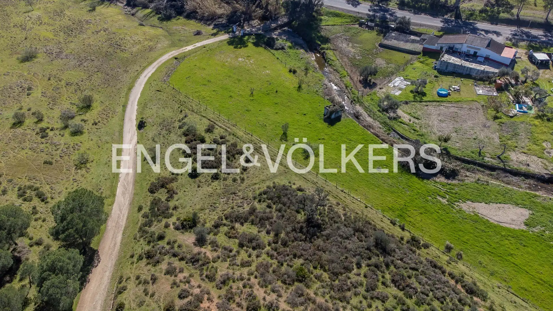 Finca rústica en venta en El Castillo de las Guardas con Aire acondicionado, Calefacción y Jardín privado