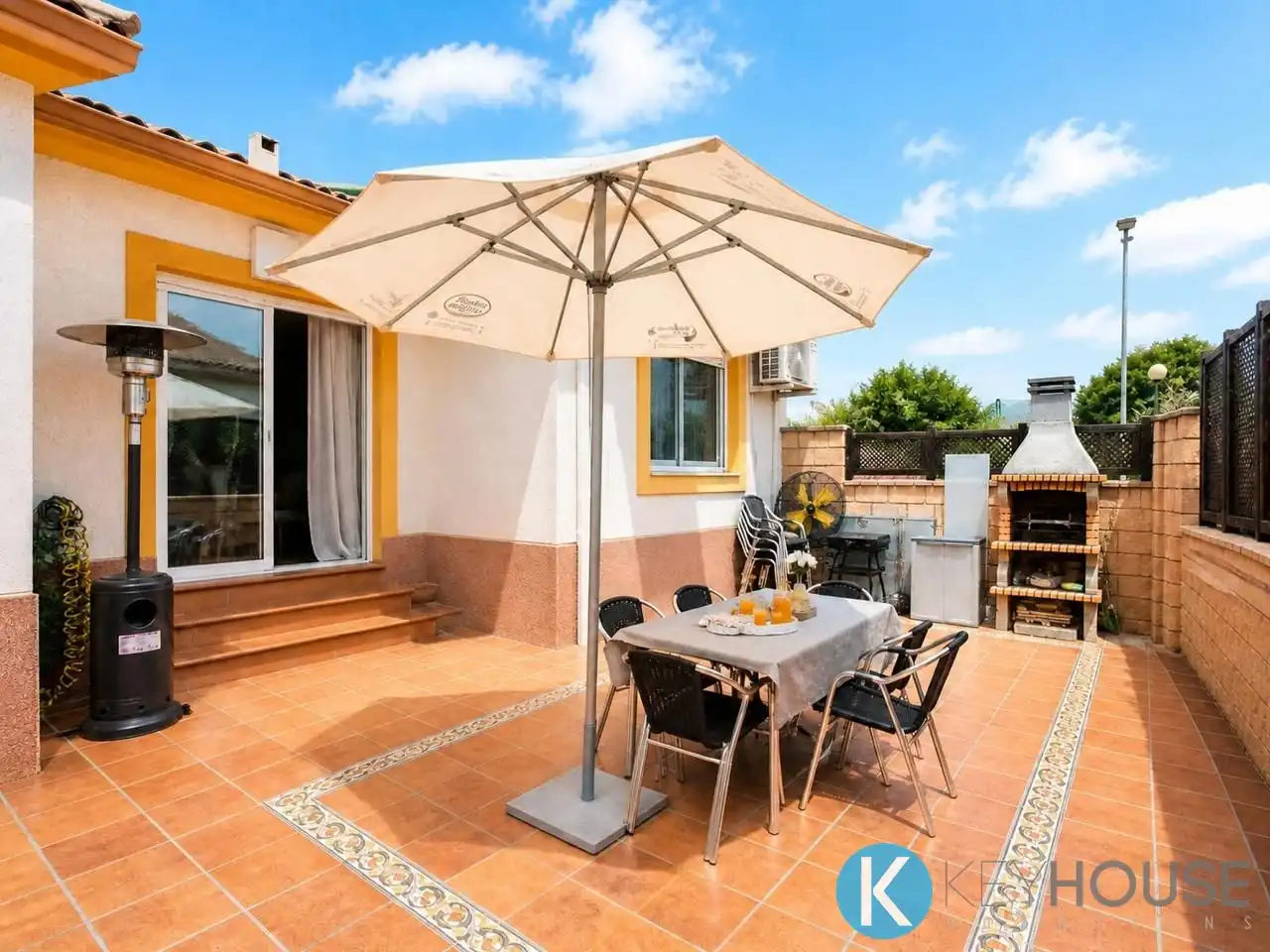 Terraza de Casa adosada en venta en Villalbilla con Aire acondicionado, Calefacción y Jardín privado