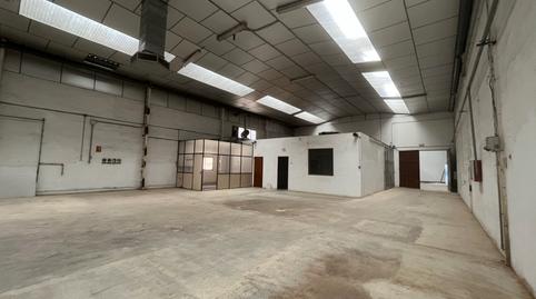 Foto 3 von Fabrikhallen zur Miete in Carrer Vila de Madrid, 42, Fuente del Jarro, Paterna