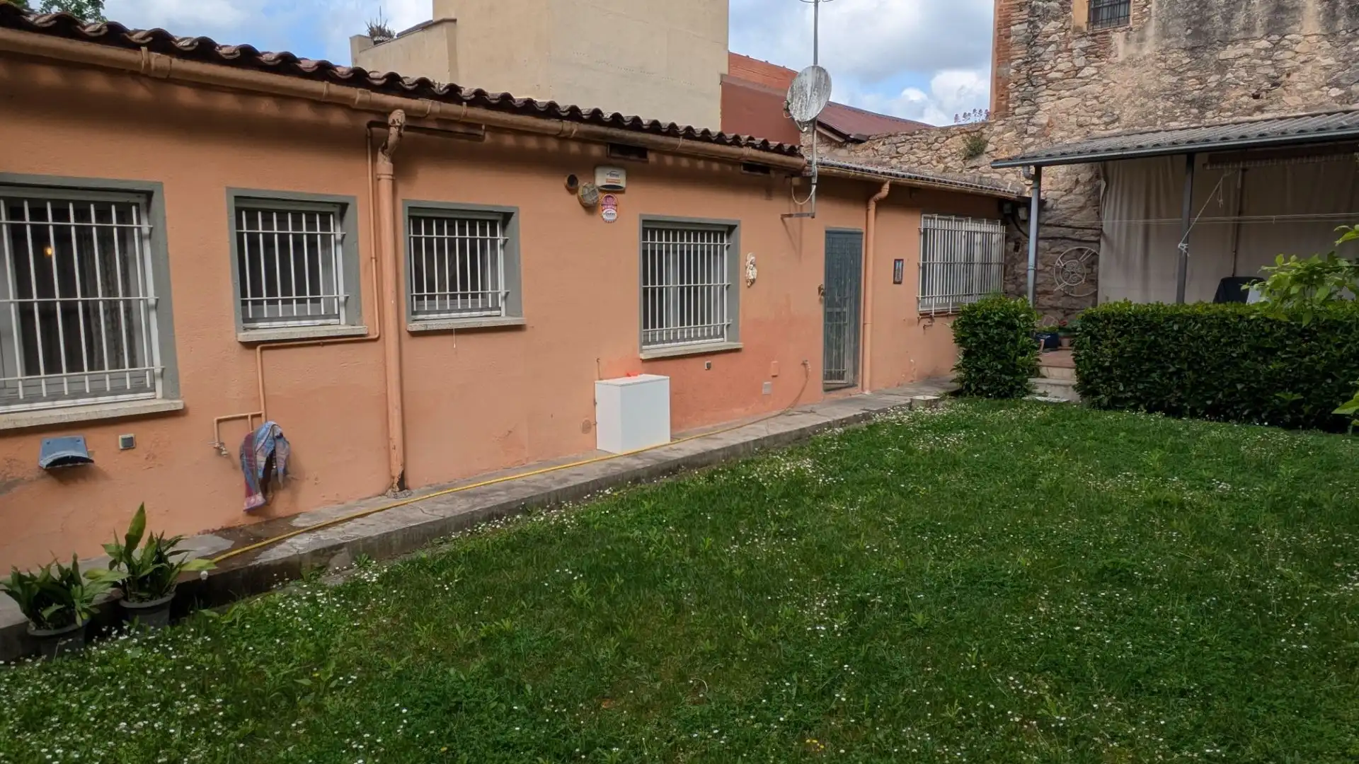 Vista exterior de Casa adosada en venta en Girona con Aire acondicionado, Calefacción y Jardín privado
