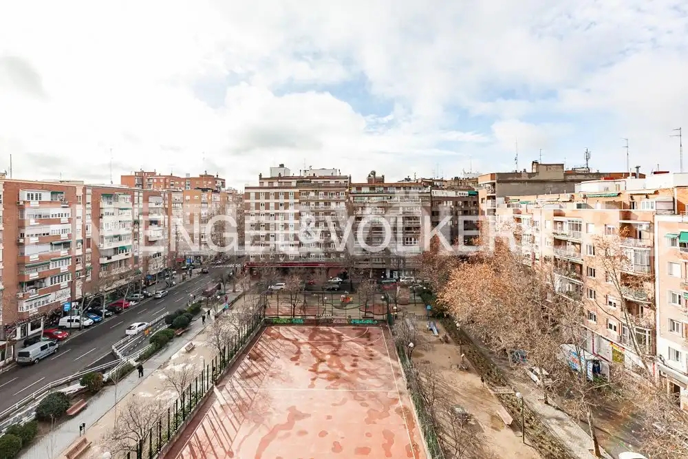 Vista exterior de Pis en venda en Madrid amb Aire condicionat, Calefacció i Traster